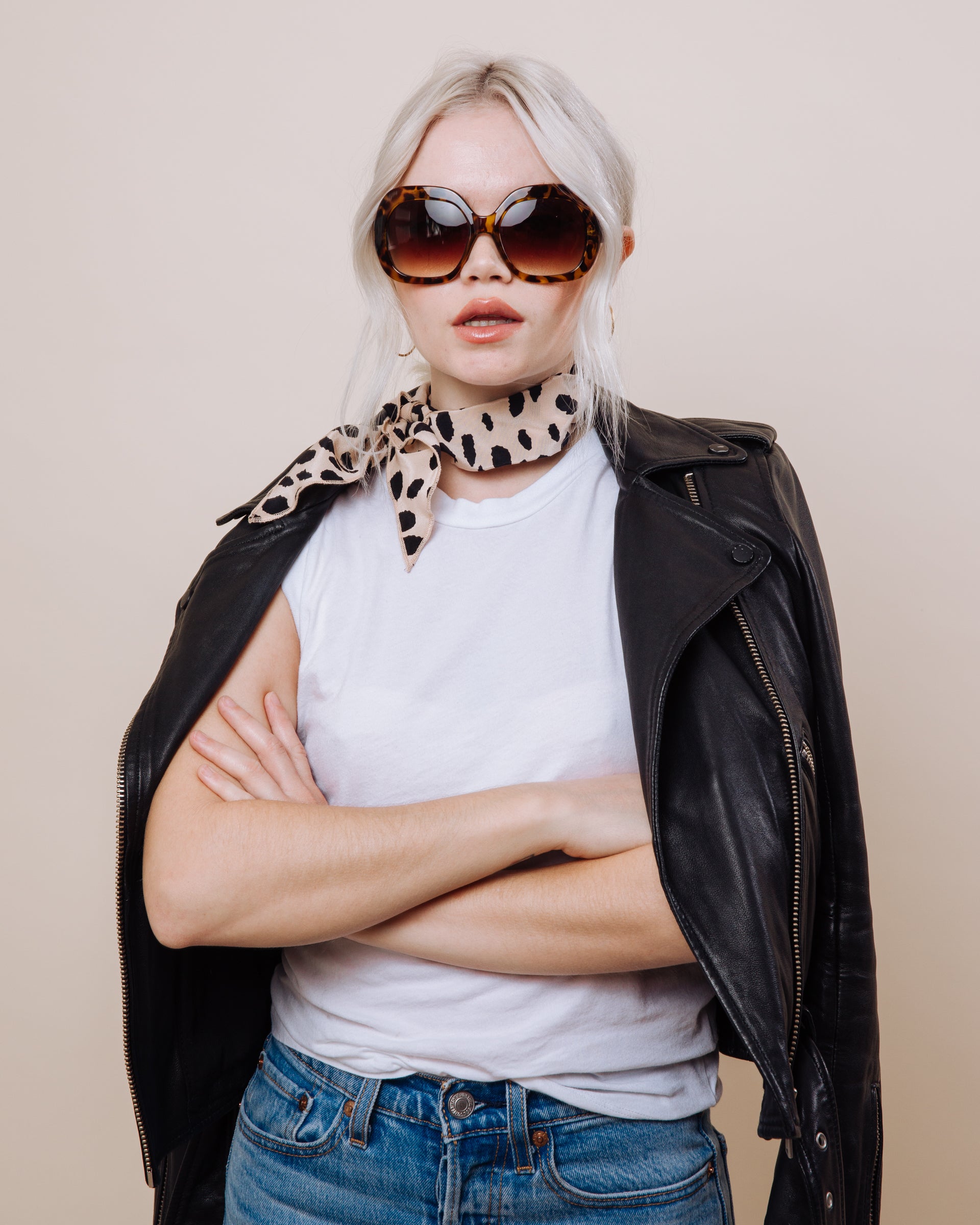 Devil in Disguise: Champagne - Convertible Scrunchie Tie