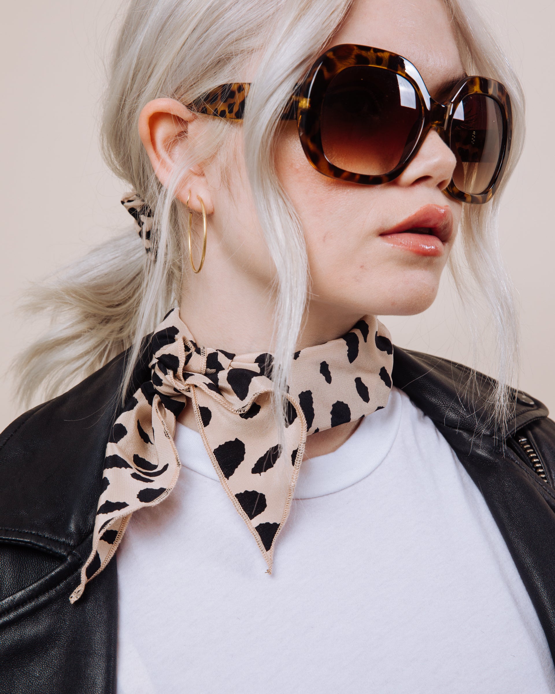 Devil in Disguise: Champagne - Convertible Scrunchie Tie