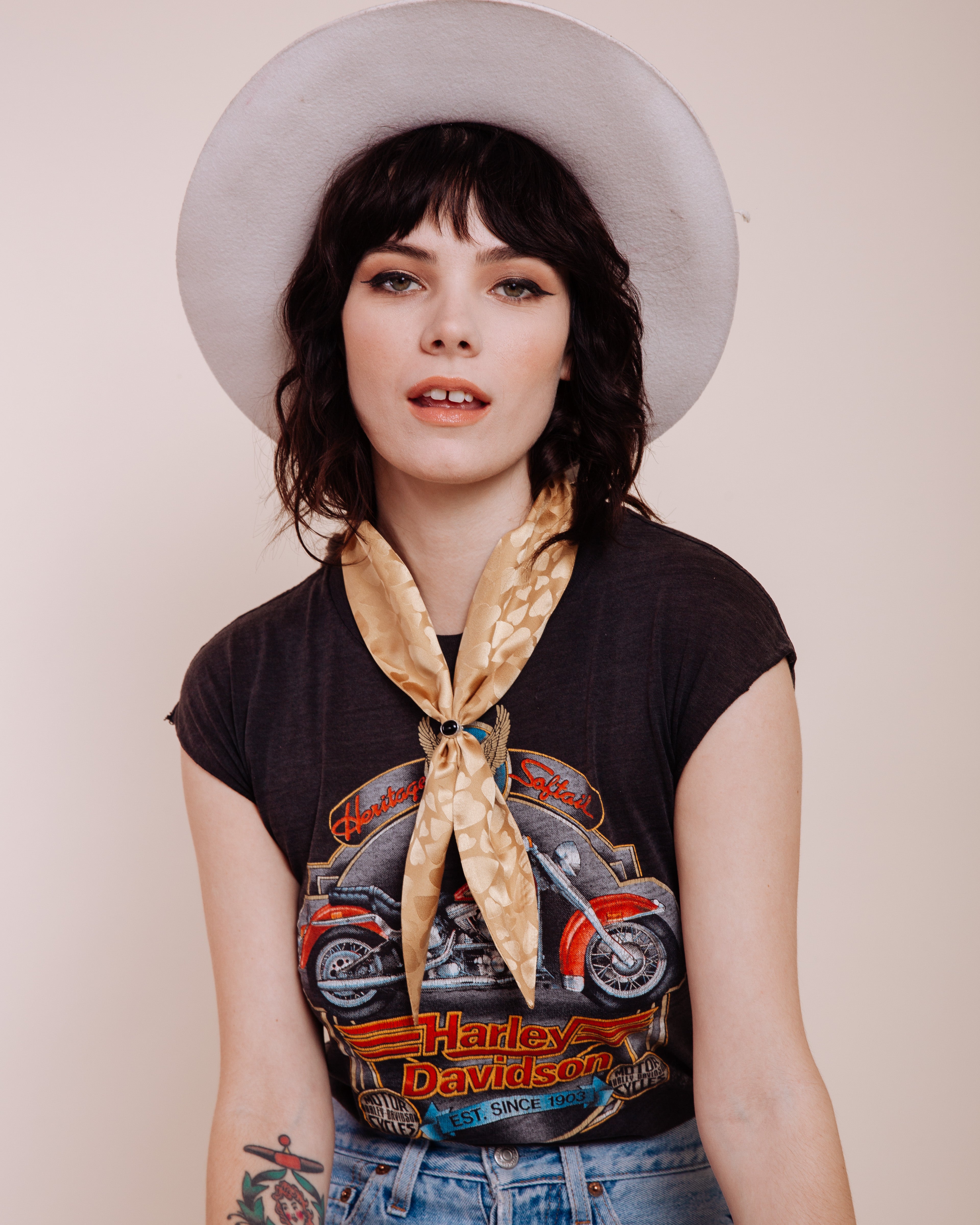 Queen of Hearts: Gold - Scarf Tie