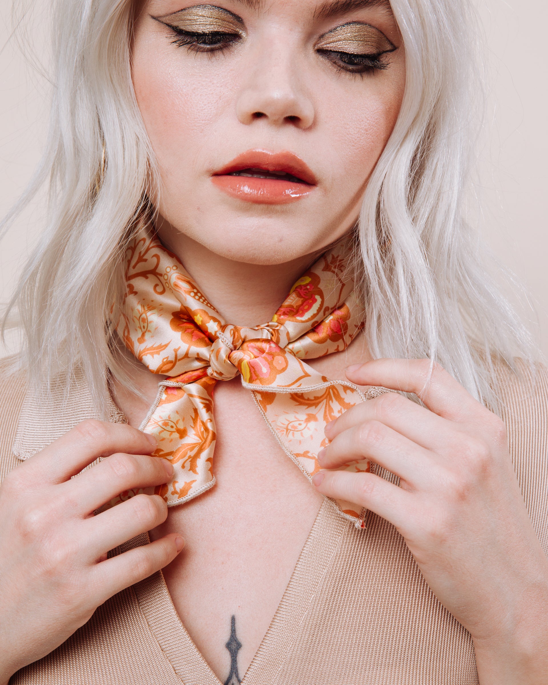 Queen of the Highway - Convertible Scrunchie Tie