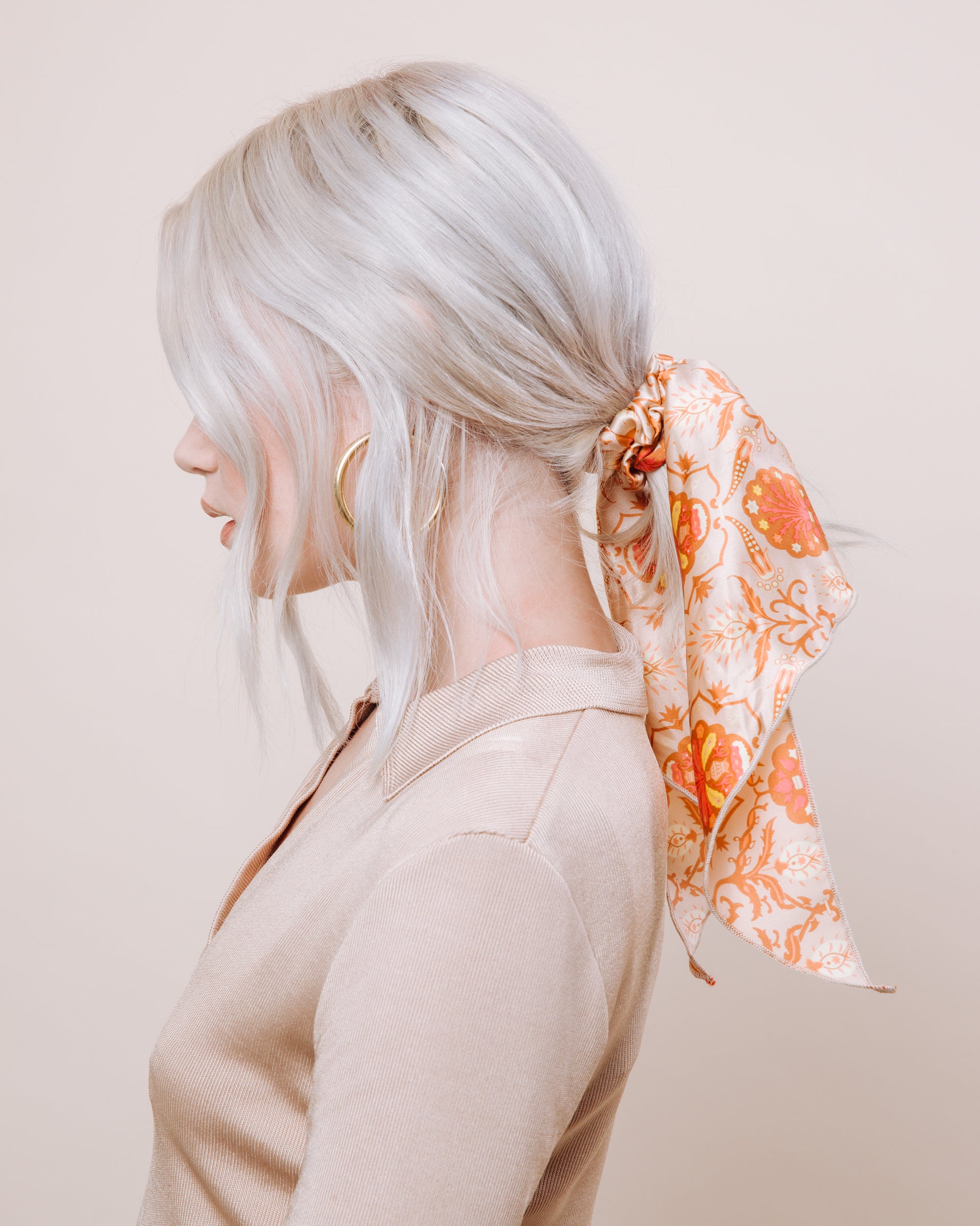 Queen of the Highway - Convertible Scrunchie Tie