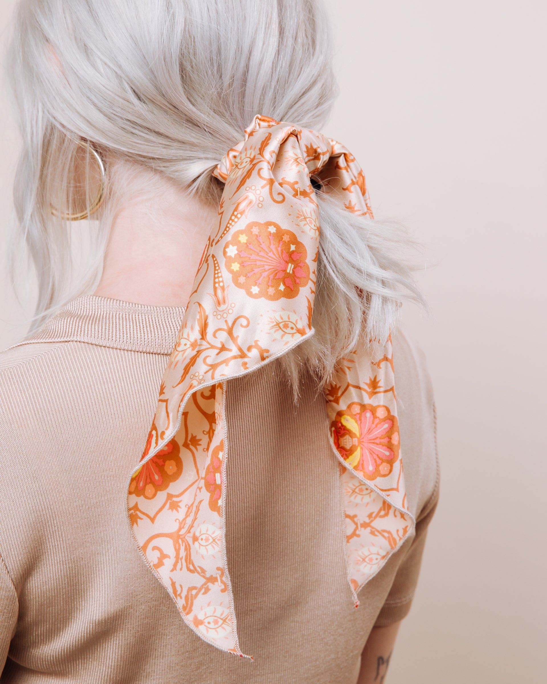 Queen of the Highway - Convertible Scrunchie Tie