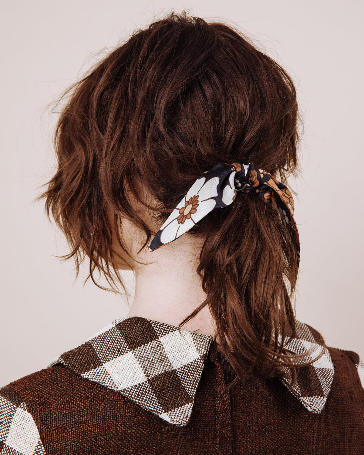 SCRUNCHIE WITH TIE BENEATH THE ANDALUSIAN SUN