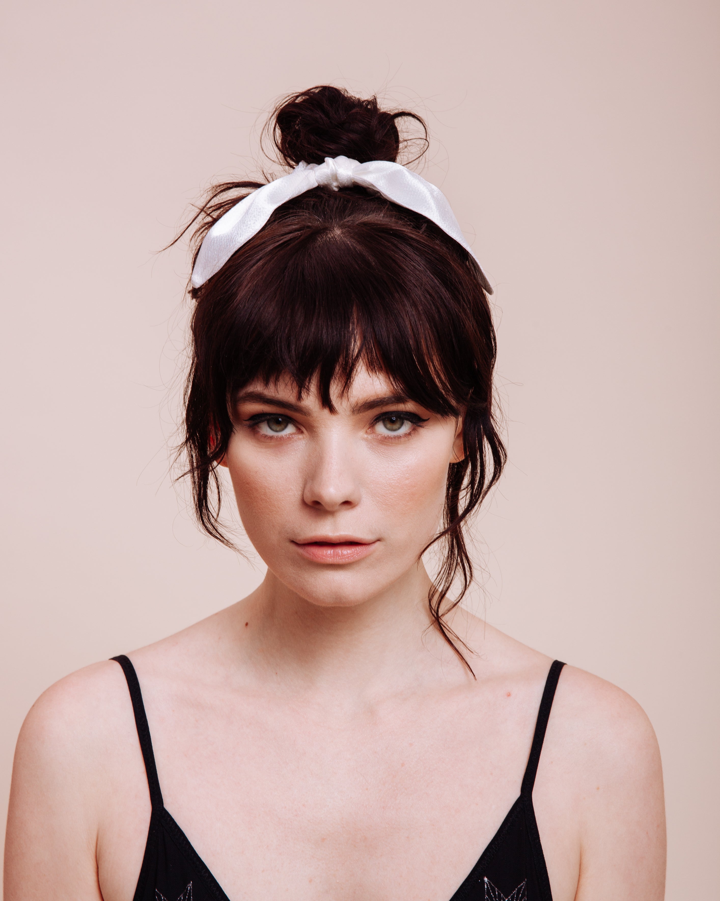 White Coyote - Scrunchie Tie