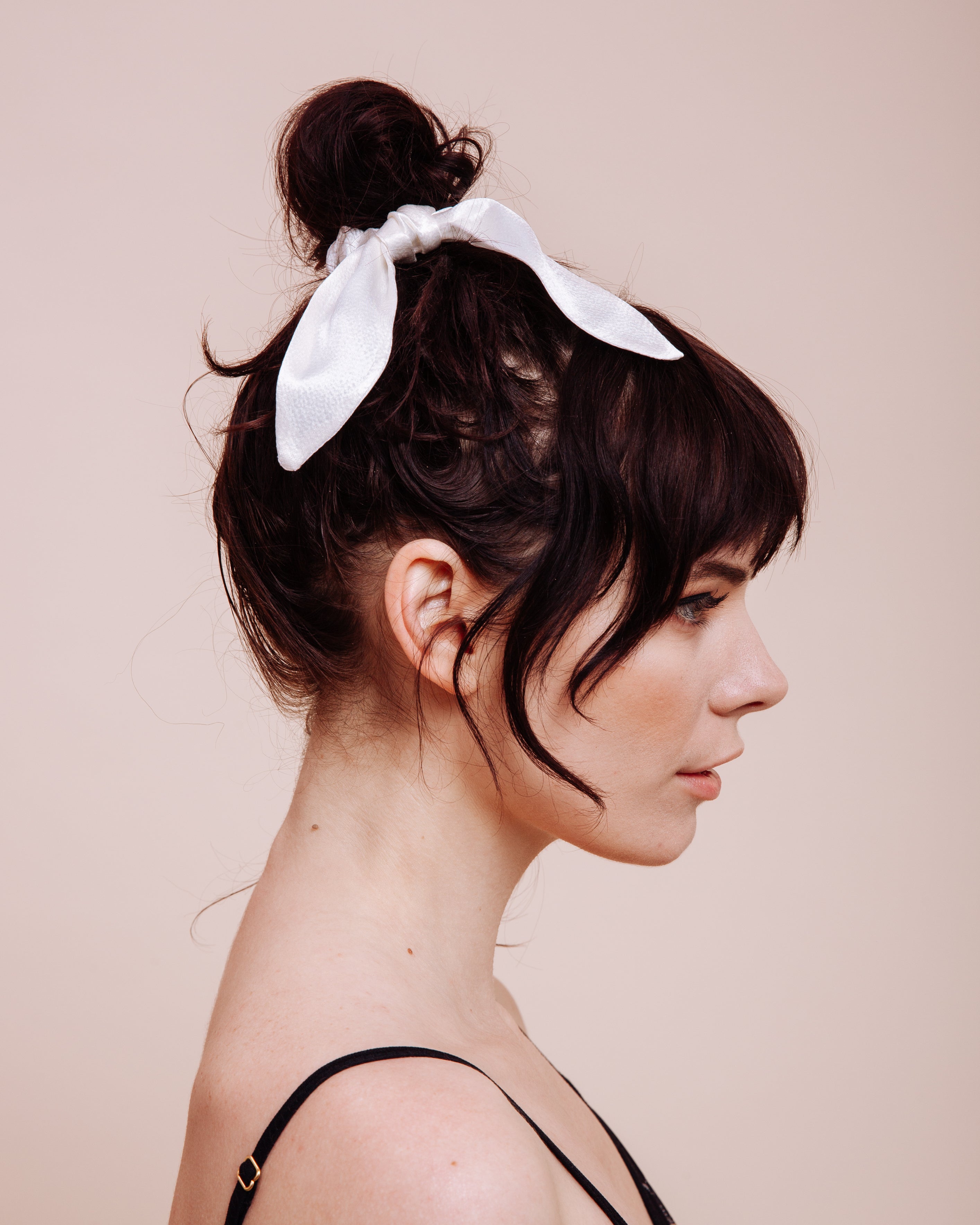 White Coyote - Scrunchie Tie