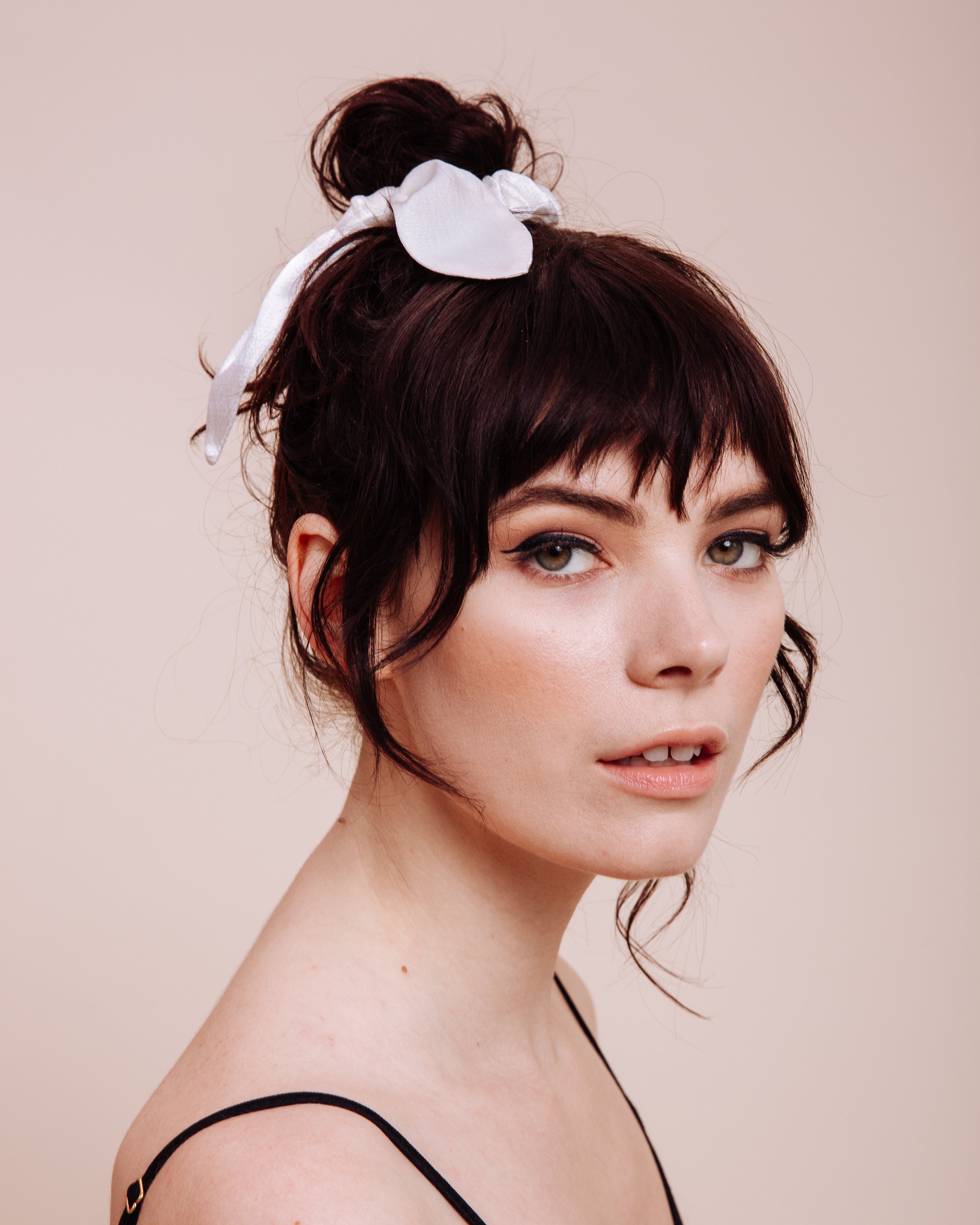 White Coyote - Scrunchie Tie