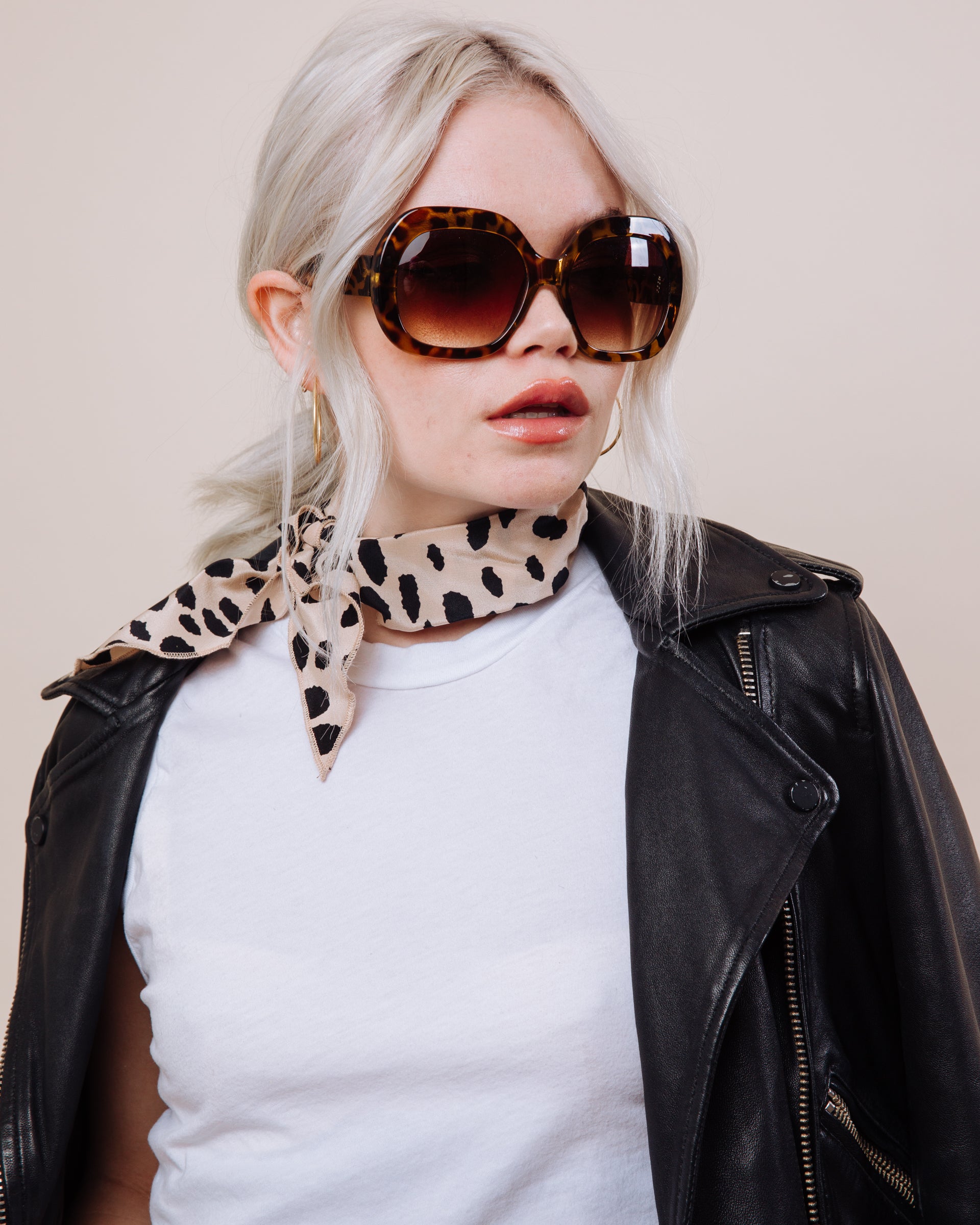 Devil in Disguise: Champagne - Convertible Scrunchie Tie